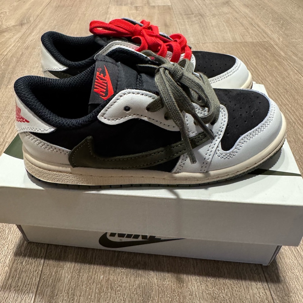 Retro Air Jordan 1 Travis ScottKids Black/White Sneakers with Red and Olive - Picture 4 of 11